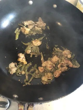 青椒肥肠炒饭