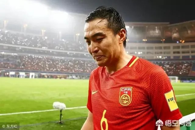如何评价冯潇霆在微博上回应球迷抨击?
