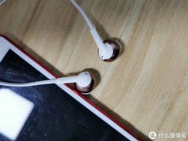 使用评测 篇一:JBL T205BT半入耳式耳机,适合杂食向的烧友