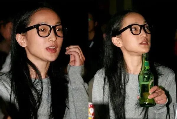 周迅和绯闻男友聚餐被拍，素颜出镜穿着随意，她的状态如何？