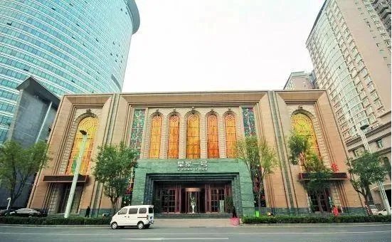 身价四百亿的郑州“皇家一号”老板,为何远走海外?