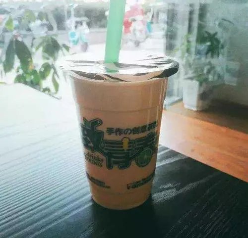 六旬教授喝秋天第一杯奶茶进医院,到底发生了什么?