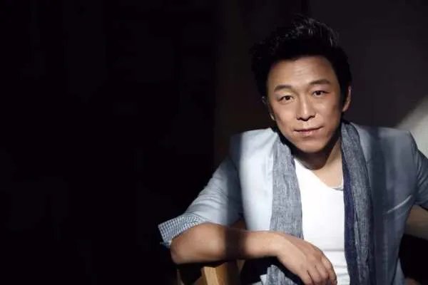 长相极为普通的黄渤,凭什么能在娱乐圈大红大紫?