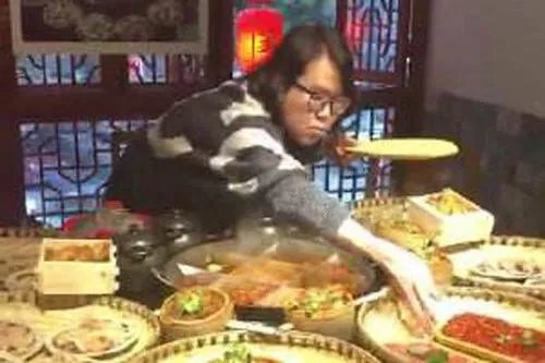 大胃王吃播会给我们带来哪些负面影响?