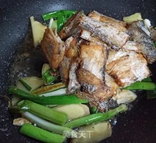 家常红烧带鱼