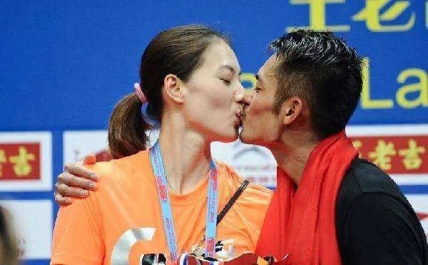 林丹正式宣布退役,婚姻闹过丑闻?