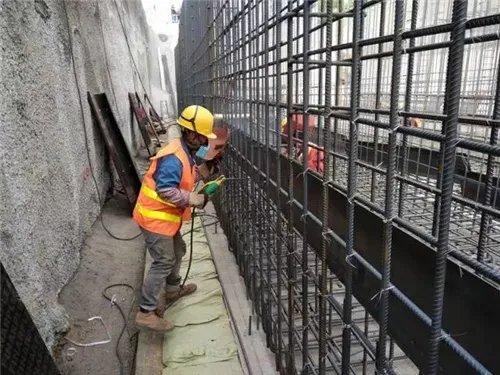 止水钢板属于什么材料