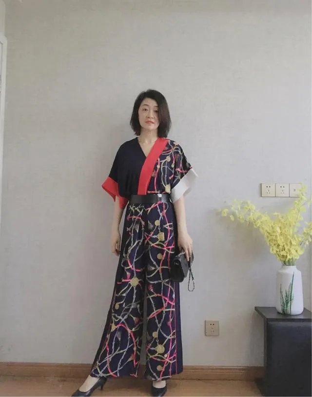 大家能否推荐下适合职场女性的服装品牌?穿上走路带风那种?