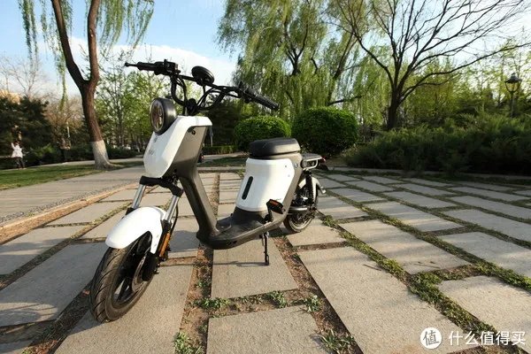 评测 篇一:新国标电动自行车实测,实力选手小牛电动US
