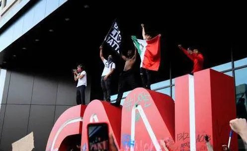 CNN总部被砸是怎么回事?