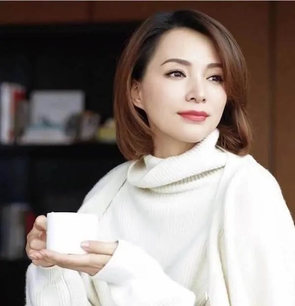 如何评价董卿的长相？