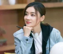 他苦追袁姗姗四年,后与王鸥订婚,还是杨幂同学,他究竟是谁?