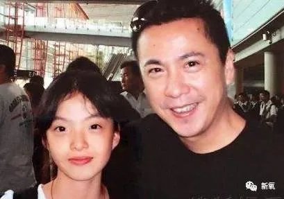 王中磊闺女晒长腿照,娱乐圈大佬们的千金都长什么样?