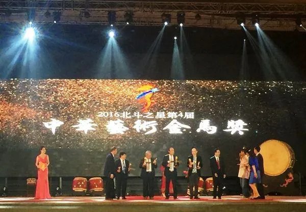 2019年金马奖颁奖仪式并没有设立主持人,这究竟是为何呢?
