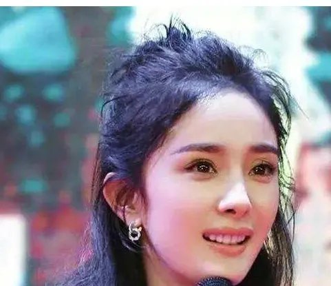 杨幂发际线回归是怎么回事?