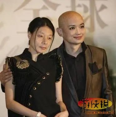盘点亮瞎双眼的奇葩换脸照 张艺谋夫妻合照ps