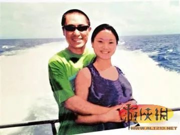 盘点亮瞎双眼的奇葩换脸照 张艺谋夫妻合照ps