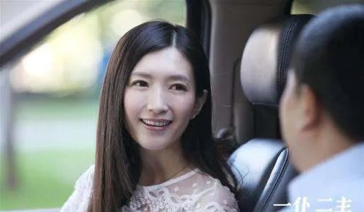 《一仆二主》主要剧情是什么?