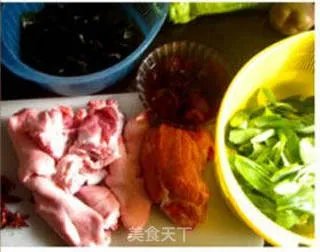 炖猪蹄