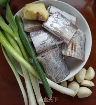 家常红烧带鱼