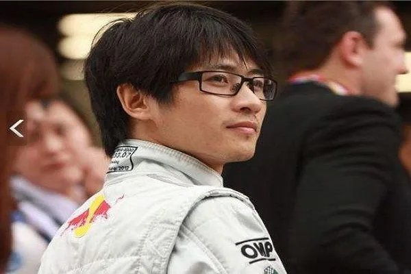 韩寒和郭敬明两人有何渊源?为何一直有人拿他们俩作比较?