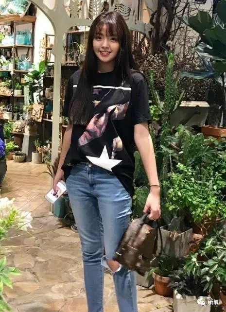 王中磊闺女晒长腿照,娱乐圈大佬们的千金都长什么样?