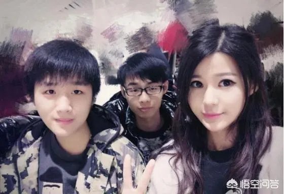 lol著名女解说苏小妍辞去官方解说，你如何评价她的解说生涯？