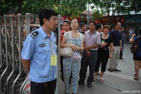 在2022高考首日,发生了哪些有爱的事情?