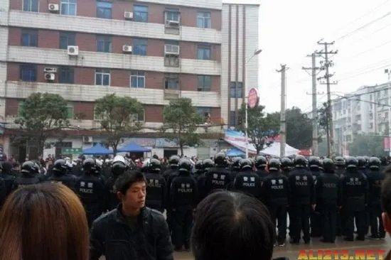 富士康江西千名工人上街游行 发生什么事了?