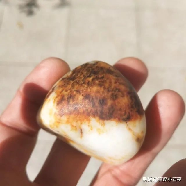 石友们,把你们的新疆和田玉、籽料原石和天然奇石发个图出来让石友们看看学习下?