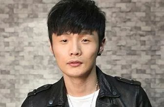 有网友发文说“被前男友祸害得听到李荣浩就想吐”，李荣浩是如何回复的？
