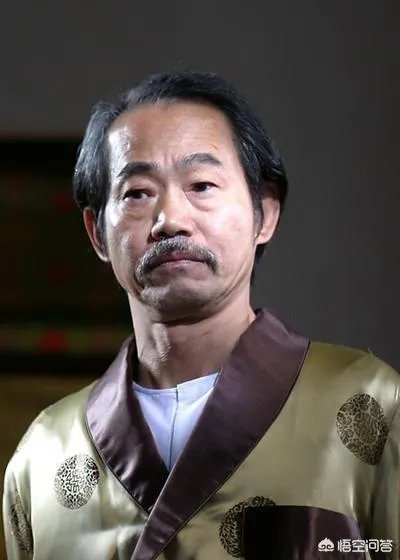 《七小福》中为什么有的人用艺名有的人用原名?
