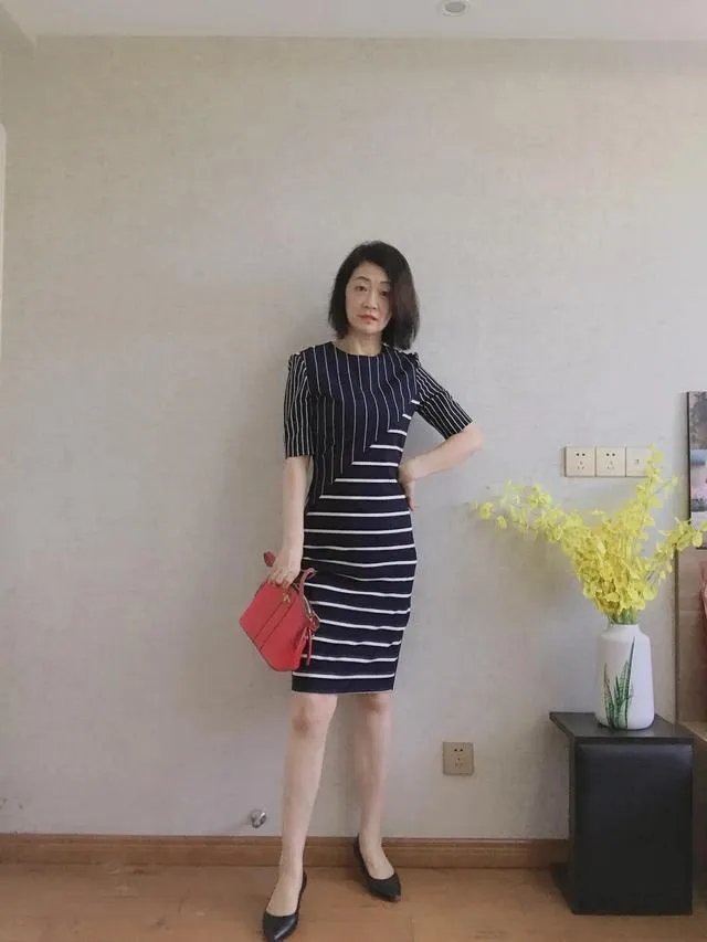 大家能否推荐下适合职场女性的服装品牌?穿上走路带风那种?