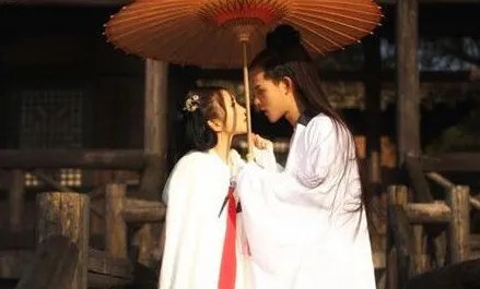 殷世航何婧婧,现在网红分手都这么轰动吗?
