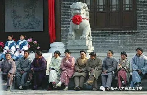 去北京北影厂当群众演员容易吗?需要具备什么条件啊?听说走群众演员这条路很辛苦甚至很难维持下去是吗?