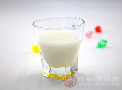 身体缺水怎么补水 谨记5个原则快速为身体补水