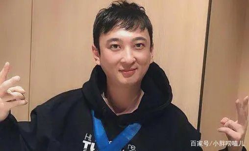 卑微求爱语录被嘲笑,王思聪赶忙发文:我不是舔狗,这是怎么回事?