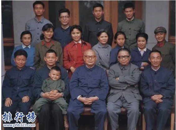 中国现代四大家族：叶剑英家族兴旺,一生娶了6个老婆！