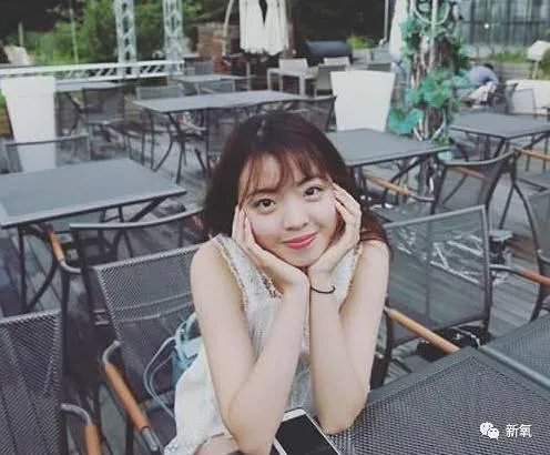 王中磊闺女晒长腿照,娱乐圈大佬们的千金都长什么样?