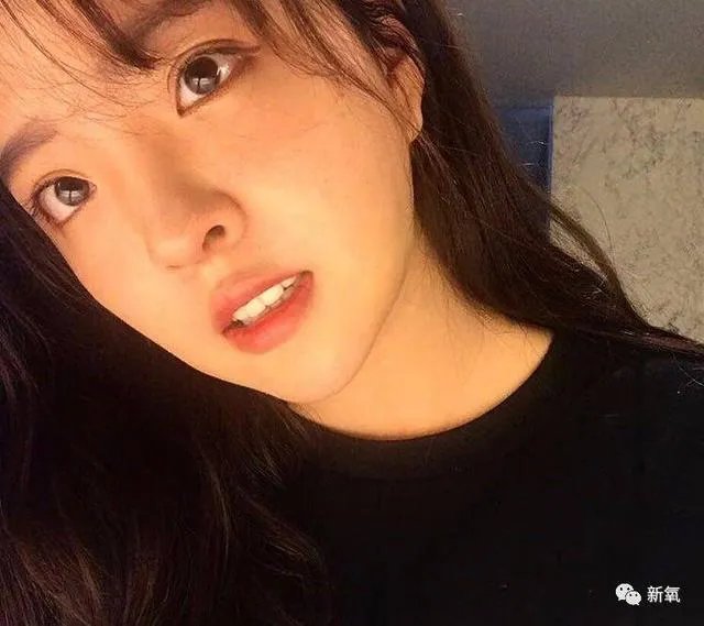 王中磊闺女晒长腿照,娱乐圈大佬们的千金都长什么样?