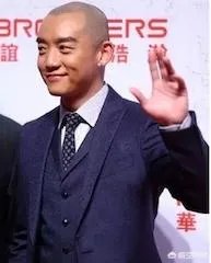 国内外有哪些明星秃头了依然很帅的?