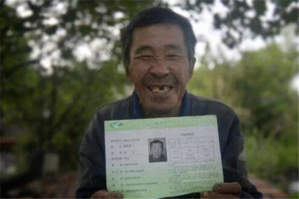71岁老人5次高考终圆梦,究竟是为了什么?