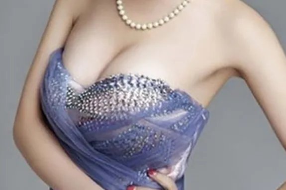 妙桃假体隆胸什么价格