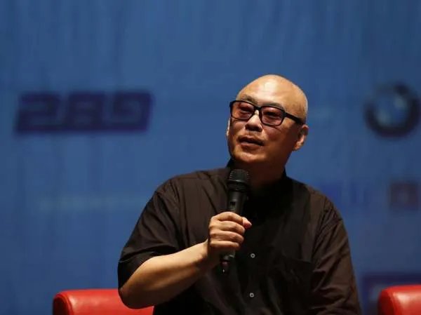 关于郑渊洁北京买十套房存读者来信一事,你有何看法?
