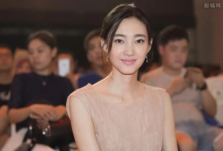 素颜女神整过容当小三：只是假消息有人恶意炒作