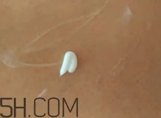 雅芳小黑裙香体乳怎么样?雅芳小黑裙香体乳好用吗?