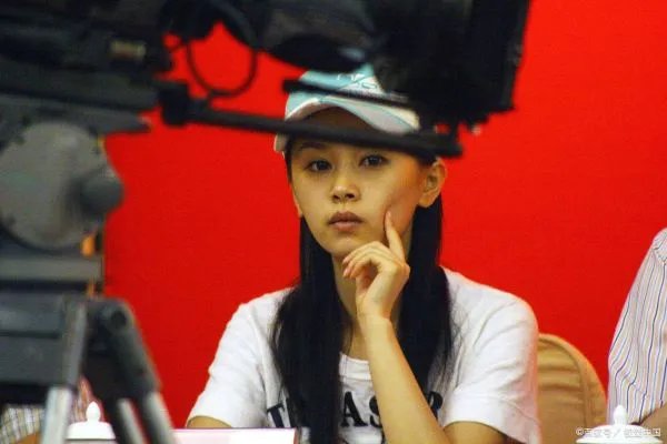 王子文不愿公开的老公,终于还是被曝光,怪不得对王凯没兴趣,她老公是谁?