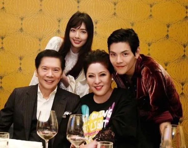 郭碧婷向佐先后晒最新动态,向佐发文好深奥,这是怎么了?