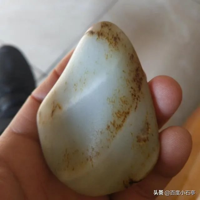 石友们,把你们的新疆和田玉、籽料原石和天然奇石发个图出来让石友们看看学习下?