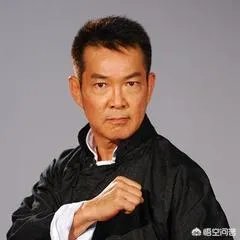 一部古装电视剧,主演是狄龙和杨丽菁,好象还有李志希饰演一个叫郑青山的,请问这部剧叫什么?